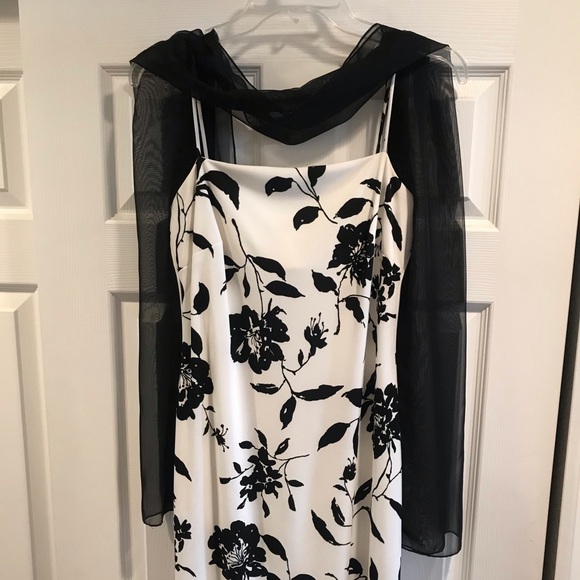 Arianna gorgeous full length gown - Picture 6 of 6